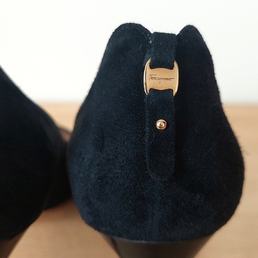 Salvatore Ferragamo black suede pumps - Picture 9 of 16